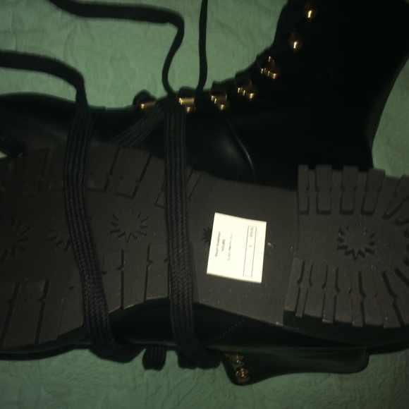 Beautiful Brand New Black Boots - Stuart Weitzman - Picture 3 of 4